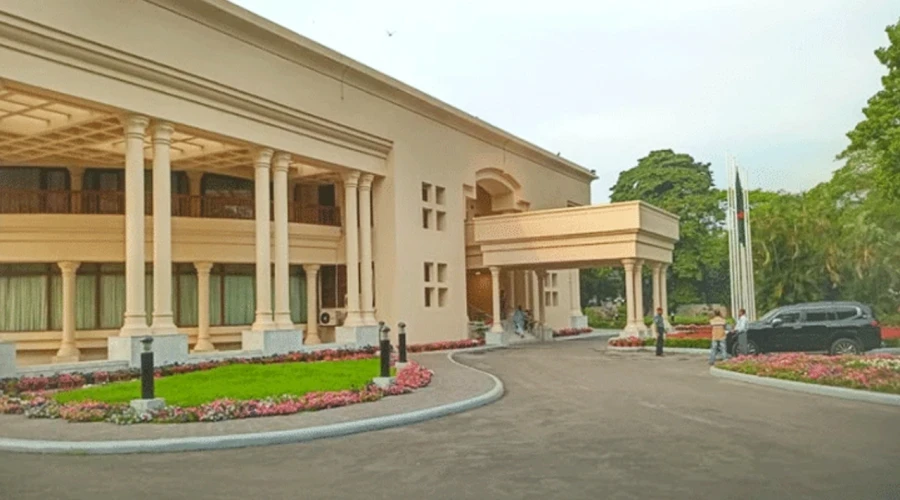 যমুনায় প্রবেশ করেছে যে চার দল